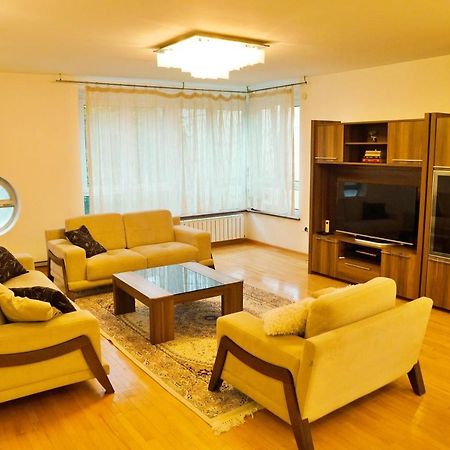 City Center Grand Apartment - Three-Bedroom, Free Parking Sarajewo Zewnętrze zdjęcie
