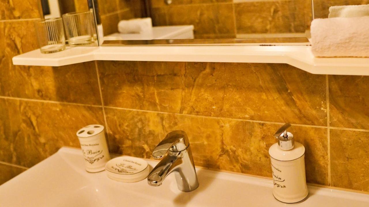 City Center Grand Apartment - Three-Bedroom, Free Parking Sarajewo Zewnętrze zdjęcie