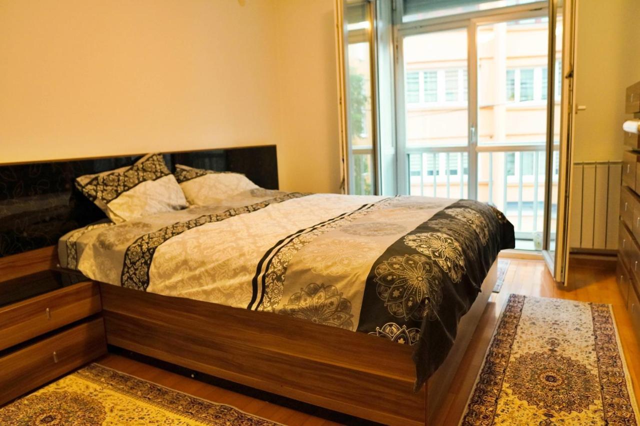 City Center Grand Apartment - Three-Bedroom, Free Parking Sarajewo Zewnętrze zdjęcie