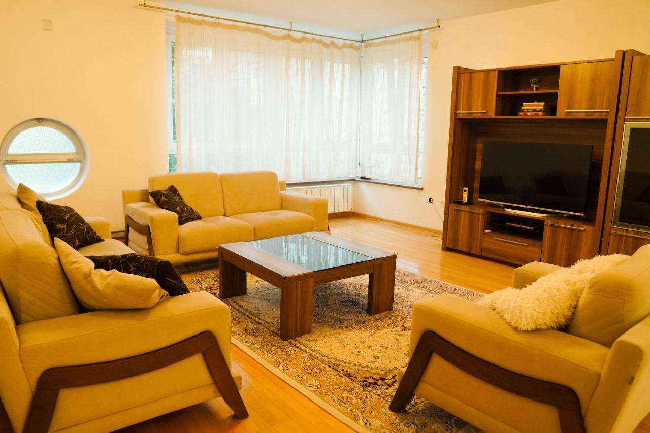 City Center Grand Apartment - Three-Bedroom, Free Parking Sarajewo Zewnętrze zdjęcie
