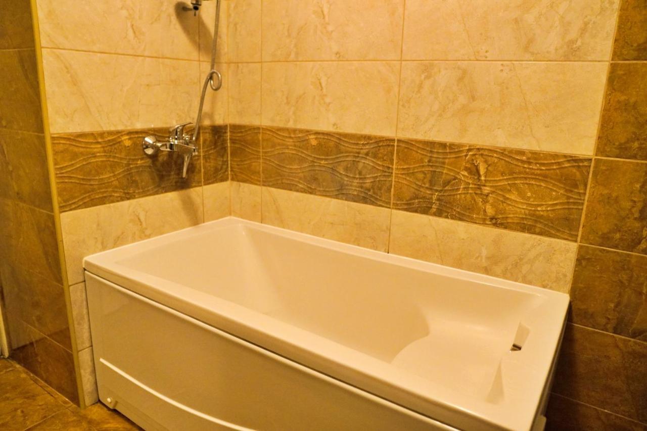 City Center Grand Apartment - Three-Bedroom, Free Parking Sarajewo Zewnętrze zdjęcie