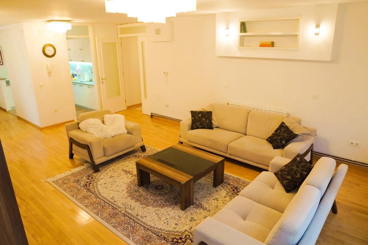 City Center Grand Apartment - Three-Bedroom, Free Parking Sarajewo Zewnętrze zdjęcie