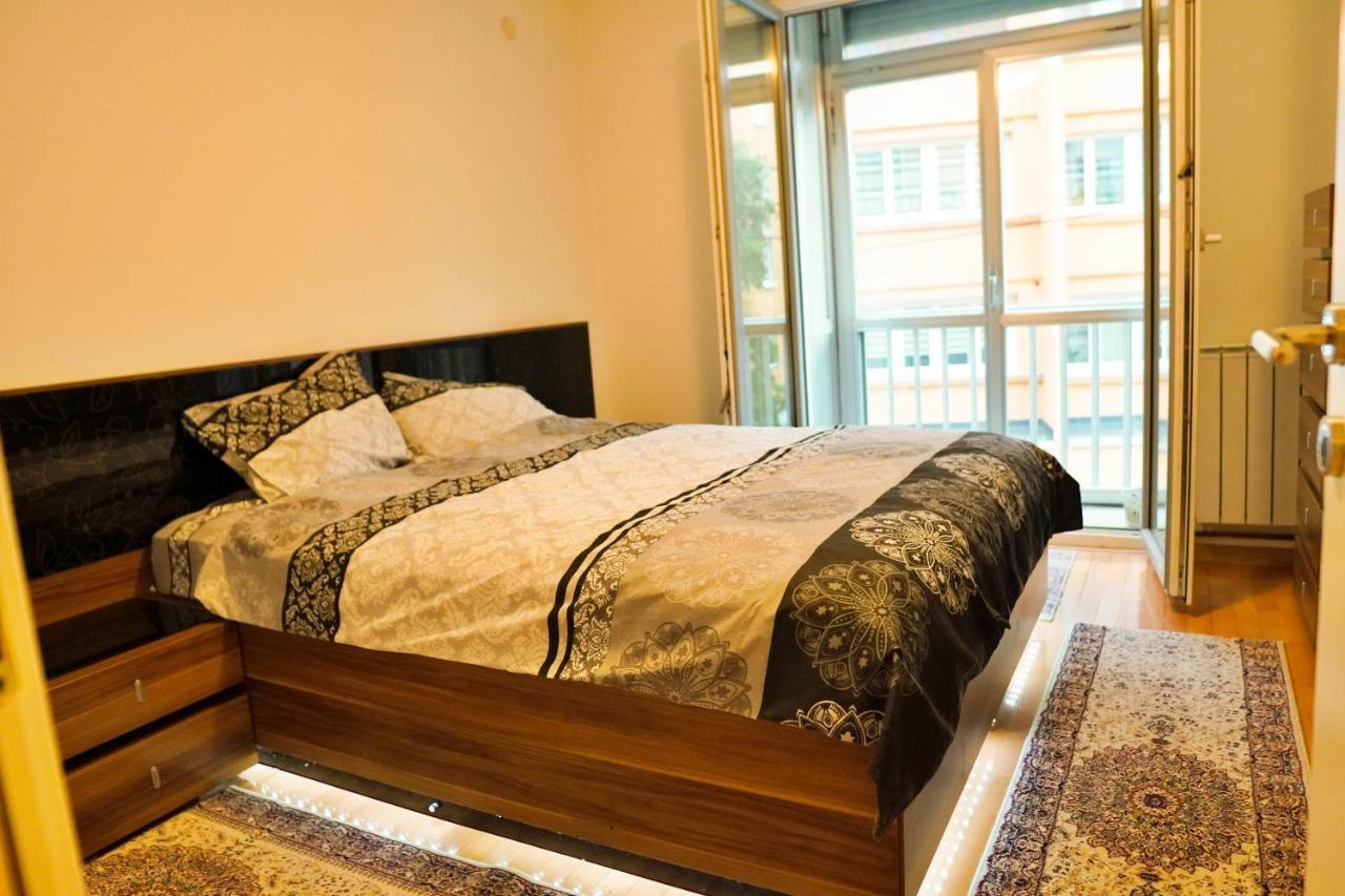 City Center Grand Apartment - Three-Bedroom, Free Parking Sarajewo Zewnętrze zdjęcie