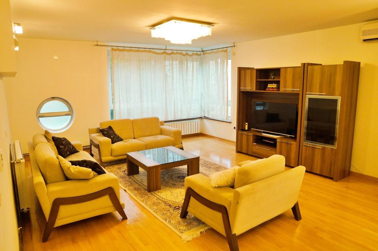 City Center Grand Apartment - Three-Bedroom, Free Parking Sarajewo Zewnętrze zdjęcie